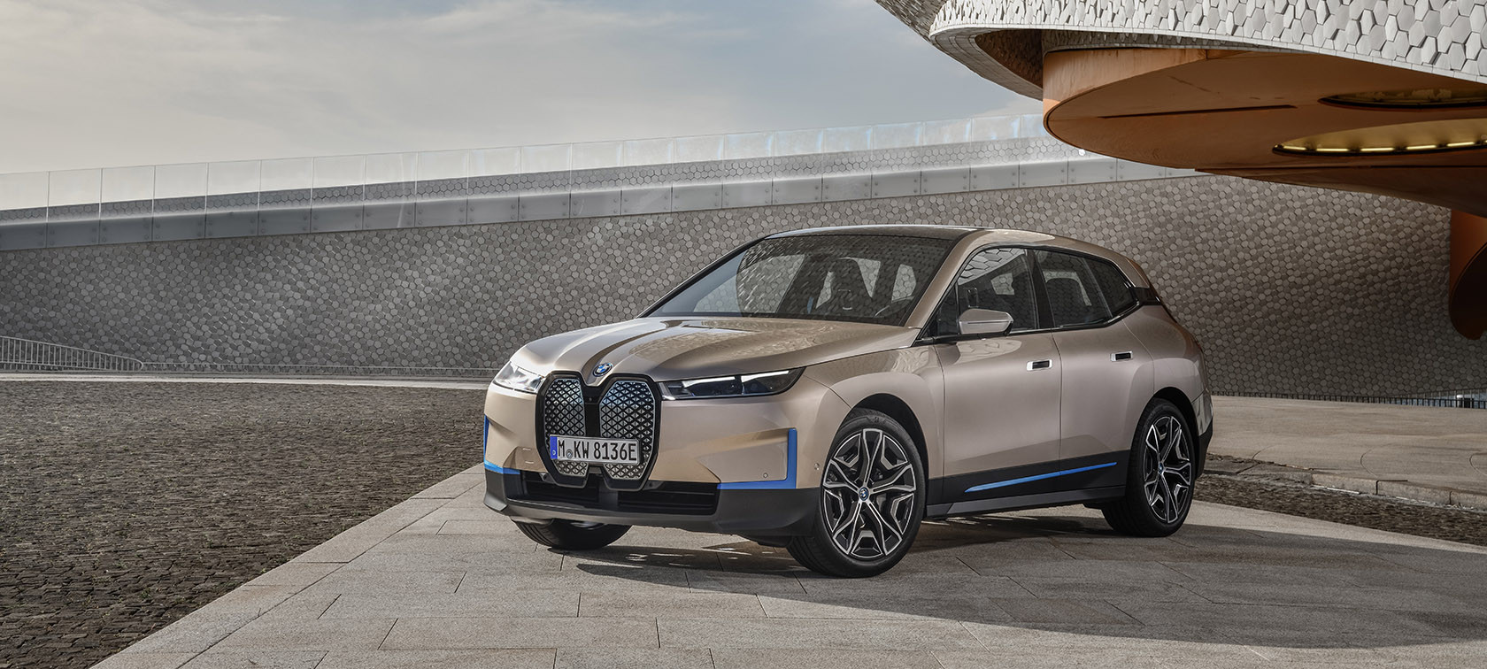 BMW Group представляє дизайн BMW iX - свого нового технологічного флагмана