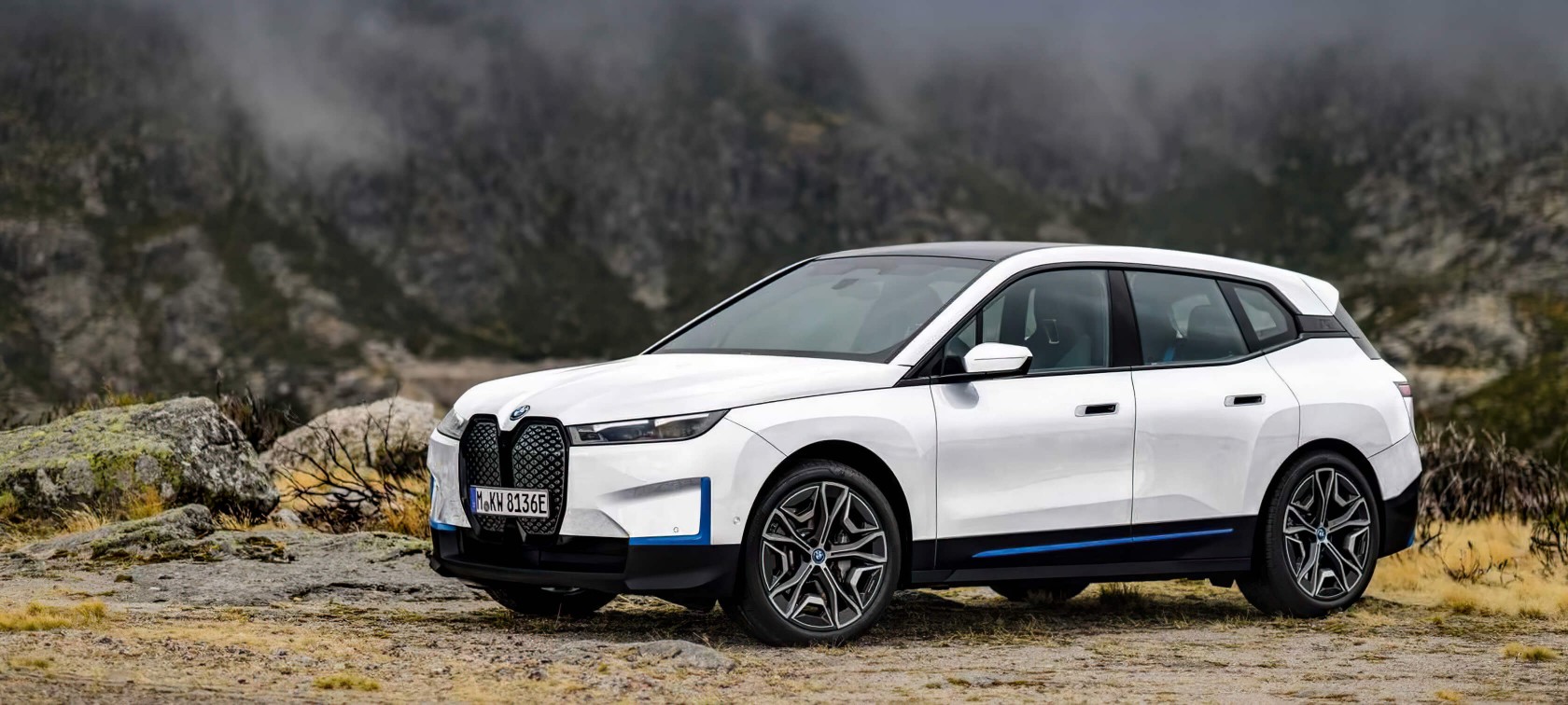 Новые BMW iX xDrive40 и BMW iX xDrive50