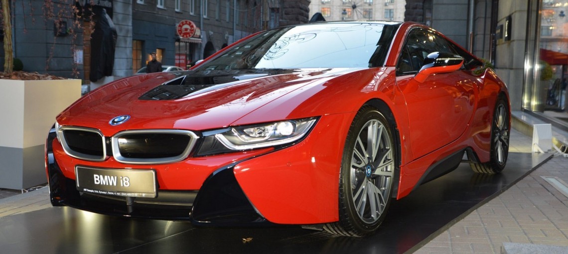 Всегда на волне тренда. Новая коллекция Louis Vuitton украсила современные модели BMW.